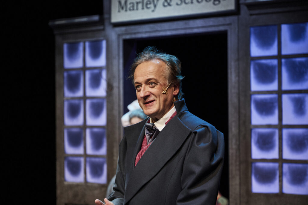 Saituri toimistossaan